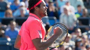 Tsonga regresa de lesión con triunfo en Masters de Shangai