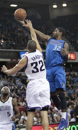 Mavericks levantan cabeza al derrotar a Kings