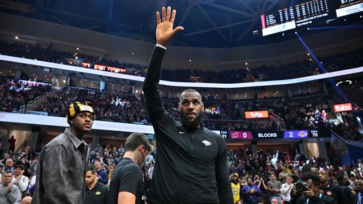 NBA: LeBron James recibió homenaje en el triunfo de Lakers ante Cavaliers