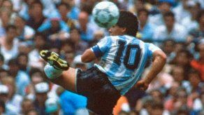 Diego Maradona: Subastan balón de la Mano de Dios