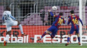 Messi alcanza a Pelé pero Barcelona no pasa del empate