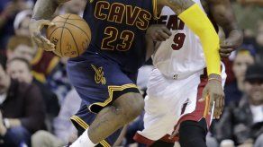 El Heat pierde a Wade por lesión y caen ante Cleveland