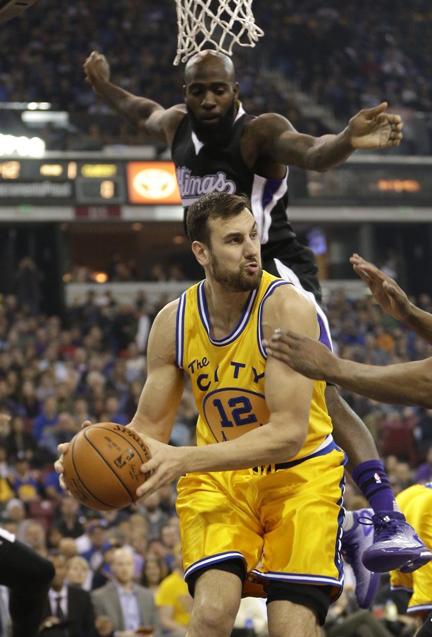 Fuente AP: Mavs obtendrían a Bogut en canje con Warriors