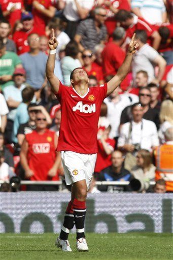 Hernández y Valencia marcan en triunfo del Man United