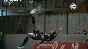 Alexis Palacio marcó en la LPF uno de los goles del año de chilena