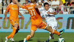 Neagle logra triplete en goleada 6-2 de Sounders a Crew