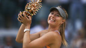 Sharapova remonta para consagrarse en Madrid