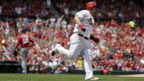 Adams conecta otro jonrón en triunfo de Cardenales