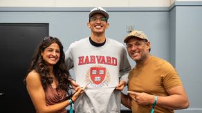 Campeón súperwélter Sebastian Fundora buscará brillar en Universidad de Harvard