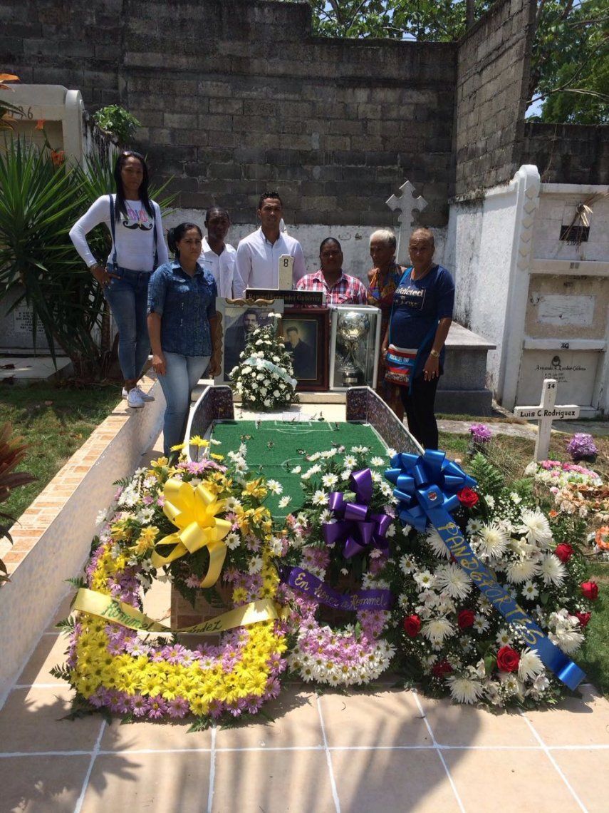 Familiares amigos y autoridades recuerdan a Rommel Fernández