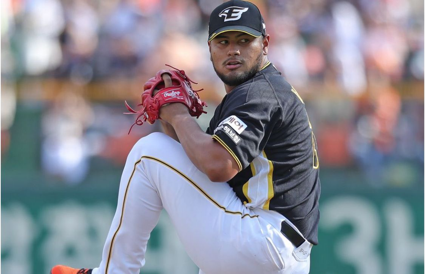 Jaime Barría brilló en el montículo y registró su segundo triunfo en Corea