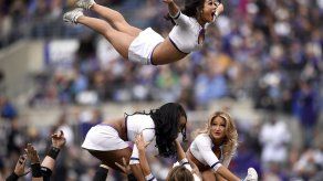 Porristas animan a sus equipos