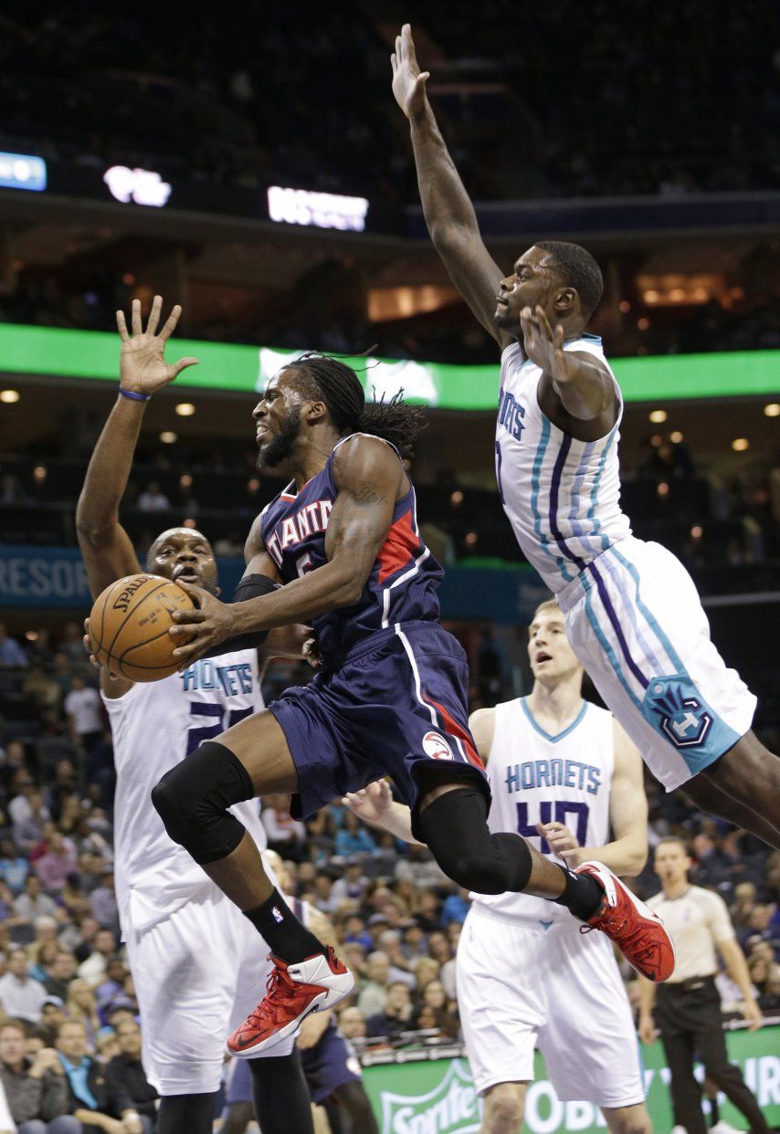 Con triple de Stephenson, Hornets ganan a Hawks