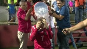 David Samudio dijo acepto y cumple con Ice Bucket Challenge