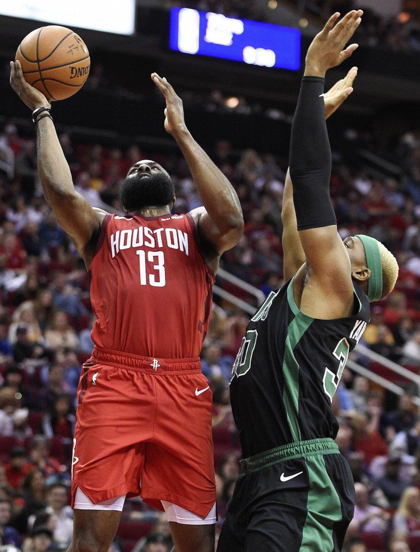 Harden prodiga 45 puntos y Rockets doblegan a Celtics