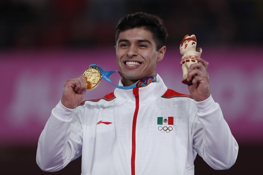 México suma otro oro en gimnasia, con Isaac Núñez en barras