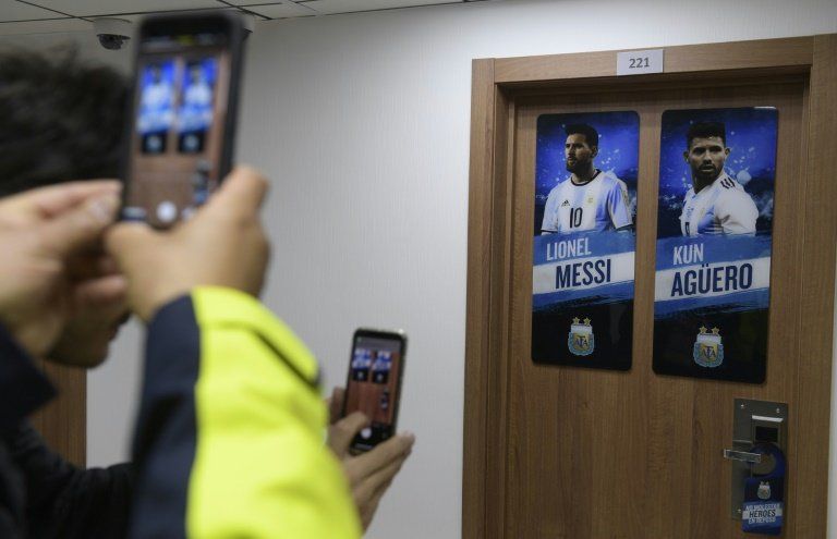 Argentina desembarcó en Rusia como favorita pero llena de contratiempos