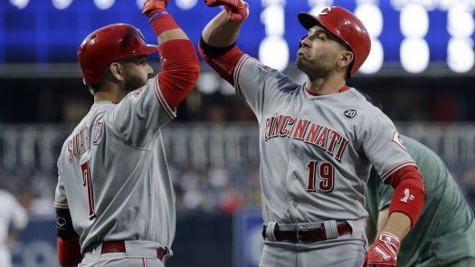 Votto jonronea,  los Rojos vencen 4-1 a los Padres