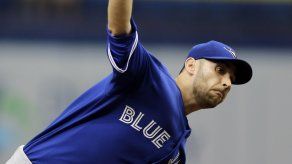 Estrada pierde juego perfecto en la 8va pero Azulejos ganan