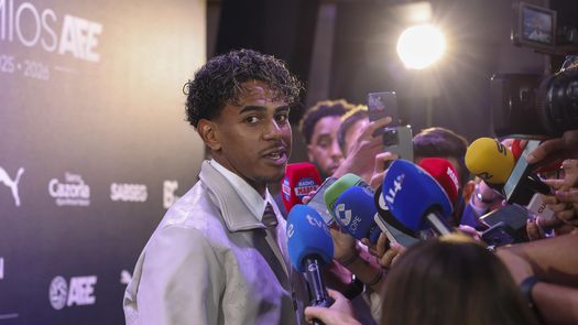 Lamine Yamal le cierra la puerta a Julián Álvarez