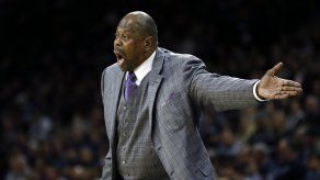 Ewing sale del hospital después de tratamiento por COVID-19