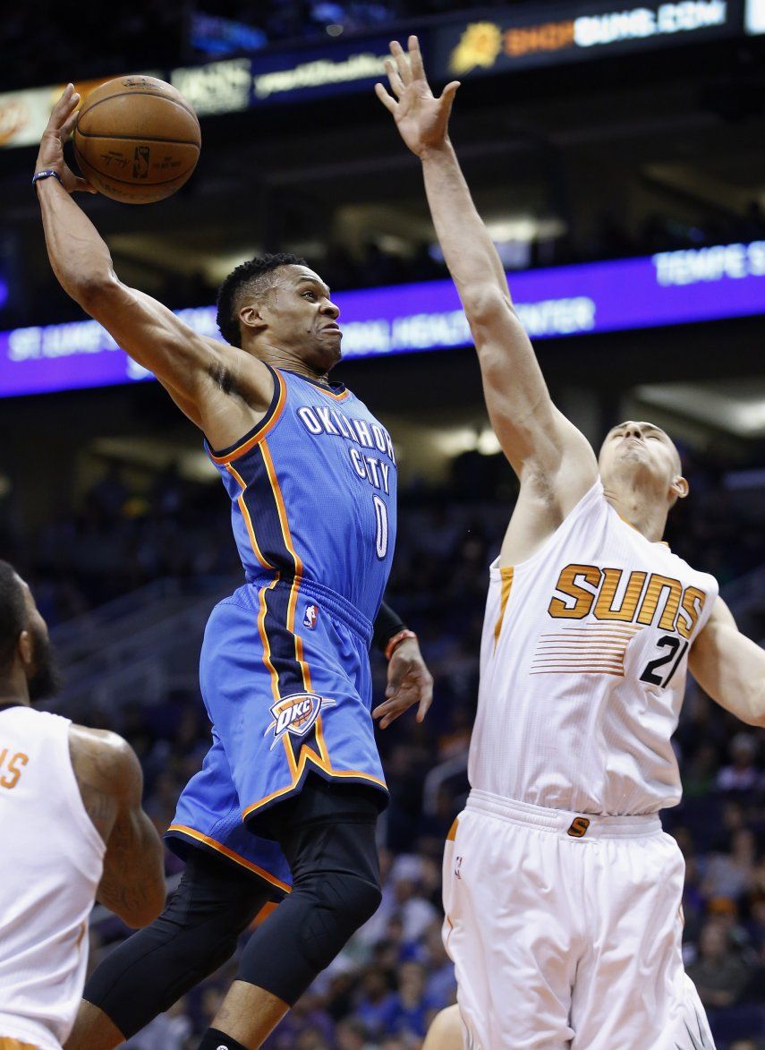 Durant suma 32 puntos; Thunder doblega a Suns