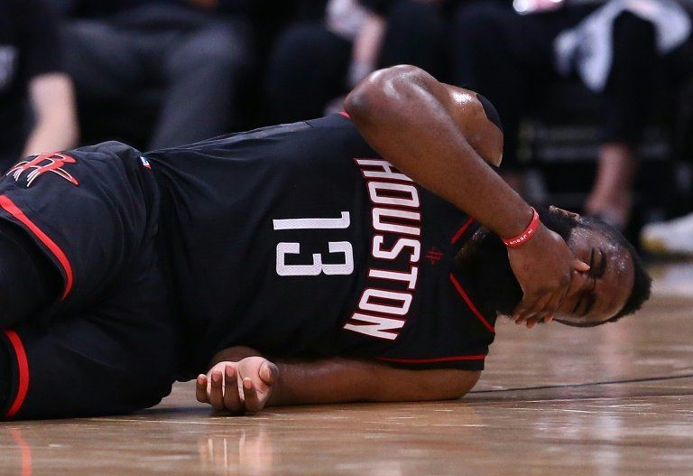 James Harden, astro de los Rockets, enfrenta cargos por robo y agresión física