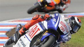 Lorenzo gana MotoGP checo; extiende ventaja en la punta