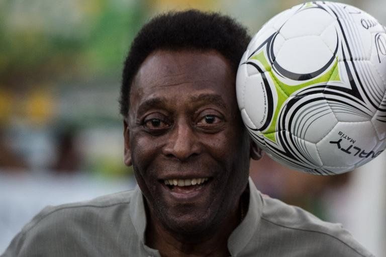 Pelé mejora, sale de terapia intensiva y camina en su habitación