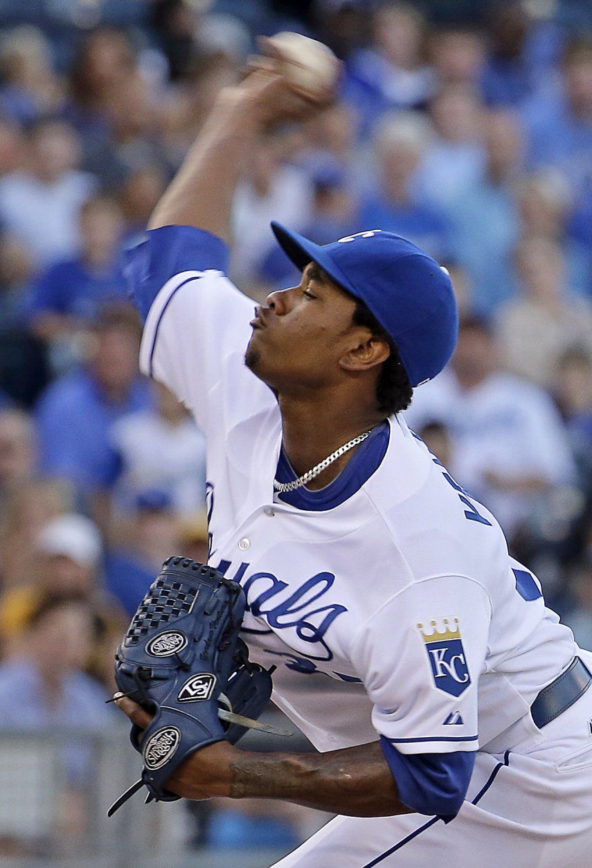 Reales vencen a Atléticos y lideran la Central