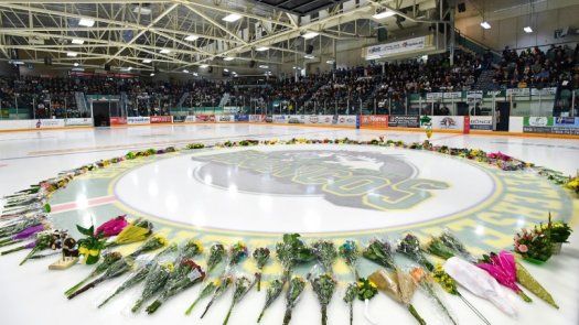 Condenan a 8 años de cárcel a chofer que arrolló autobús de hockey en Canadá
