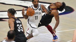 Irving vuelve pero los reforzados Nets caen ante los Cavs