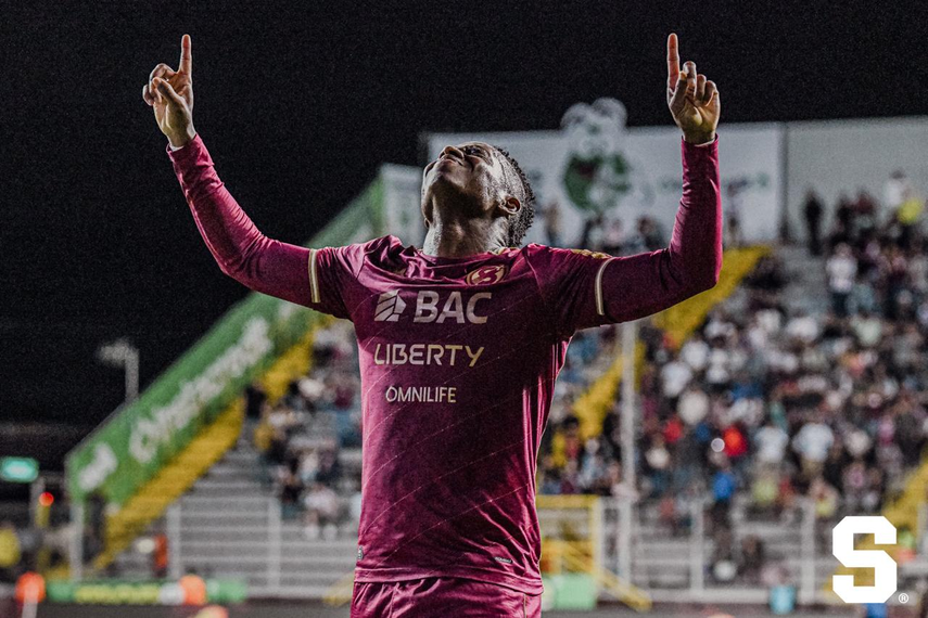 Panameño Tomás Rodríguez sigue rompiendo las redes en Costa Rica