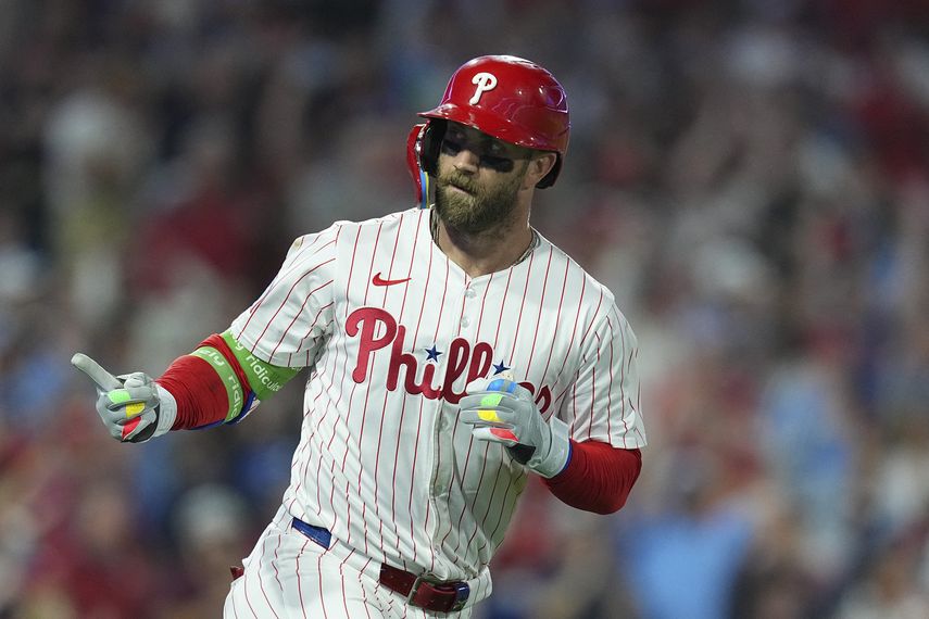 MLB: Bryce Harper brilló con dos cuadrangulares de más de 440 pies en un mismo juego