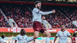 Manchester City derrota al Nottingham Forest y sigue en la lucha en Inglaterra