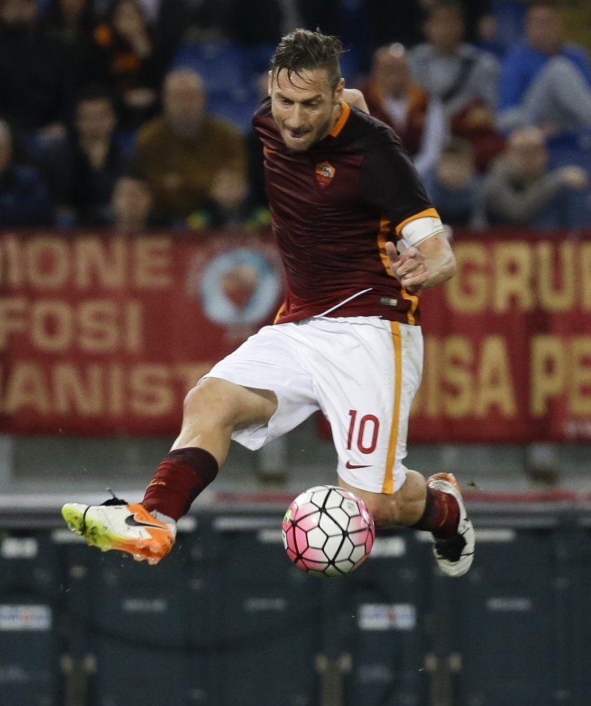 Totti volverá para su temporada 25 y última con la Roma