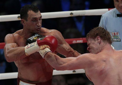 Klitschko vence a Povetkin y retiene títulos