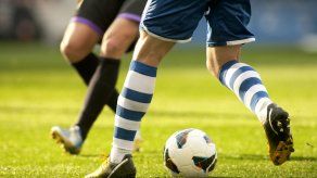 Futbolista tratado por cáncer gana juicio a club