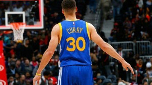 Curry lleva a los Warriors por la senda del triunfo y LeBron le falla a los Cavaliers