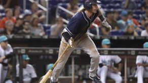 Jankowski define con casa llena y Padres vencen a Marlins