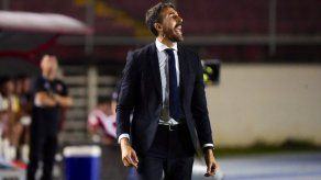 David Dóniga deja de ser el DT de El Salvador