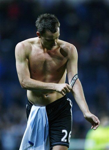 Terry sigue como capitán de Inglaterra durante investigación