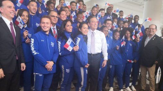 Entregan Pabellón Nacional a atletas panameños para los Juegos Panamericanos de Lima