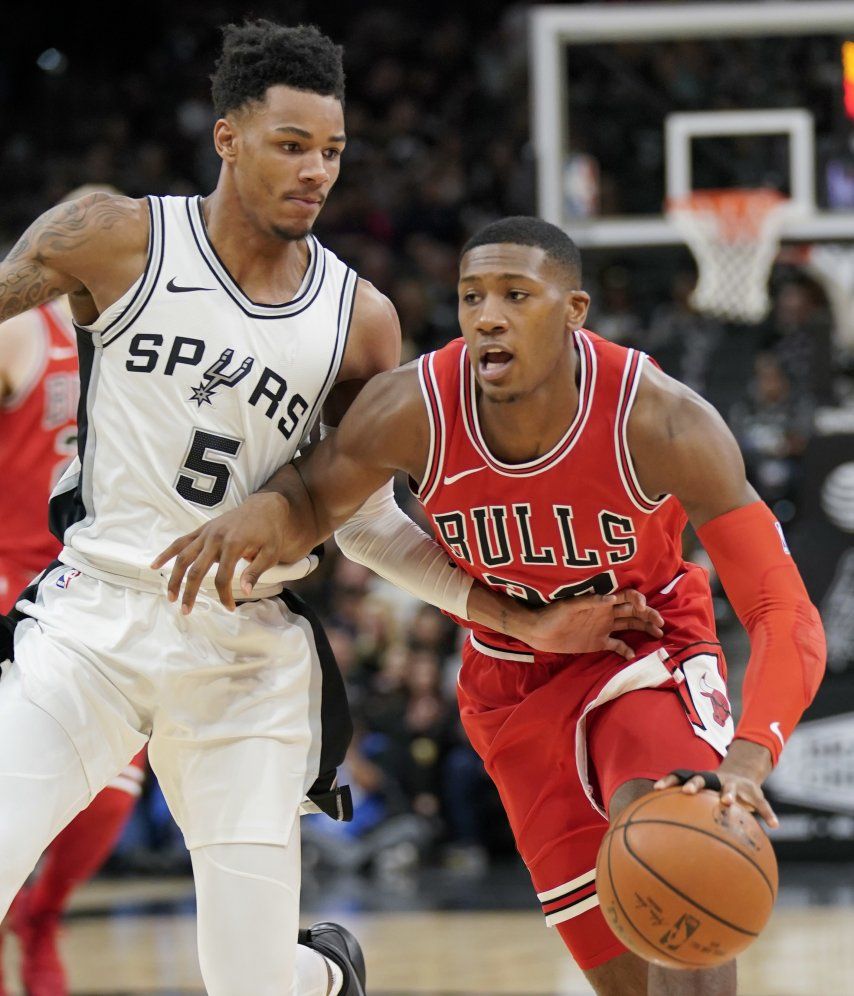 Aldridge nota 21 puntos y Spurs ganan 133-94 a Bulls