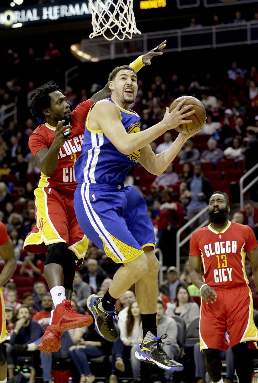 Con 38 puntos de Thompson, Warriors resiste ante Rockets