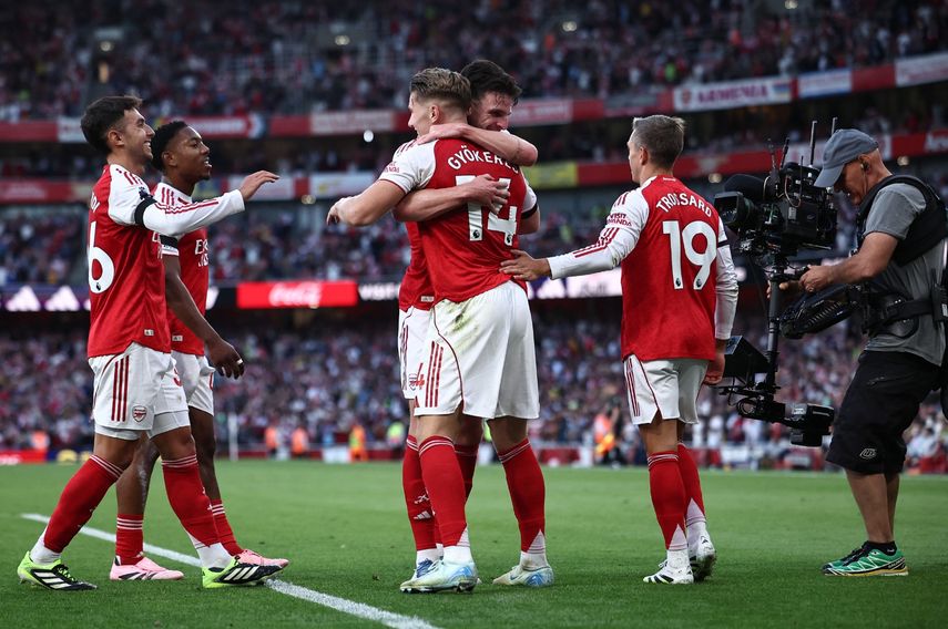 Arsenal goleó al Leeds y toma el liderato en la J2