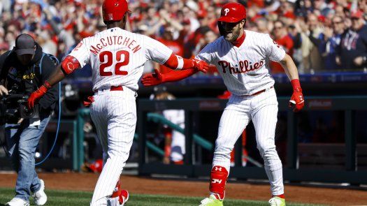 Harper no luce en su debut, pero Filis vencen 10-4 a Bravos