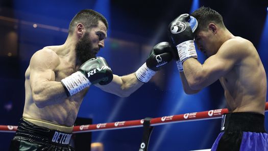 Artur Beterbiev venció a Dmitry Bivol y se convierte en el campeón indiscutible