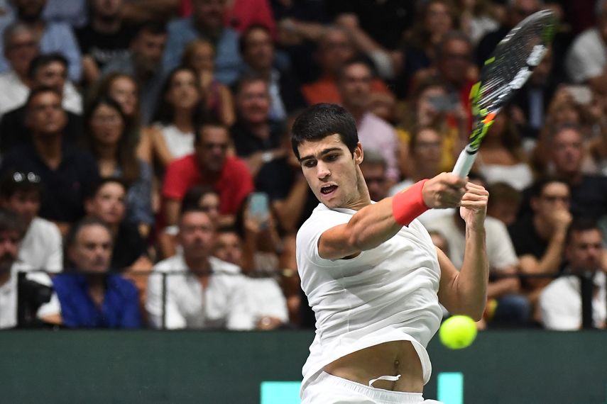 El número uno Carlos Alcaraz fue derrotado en la primera ronda de Astaná