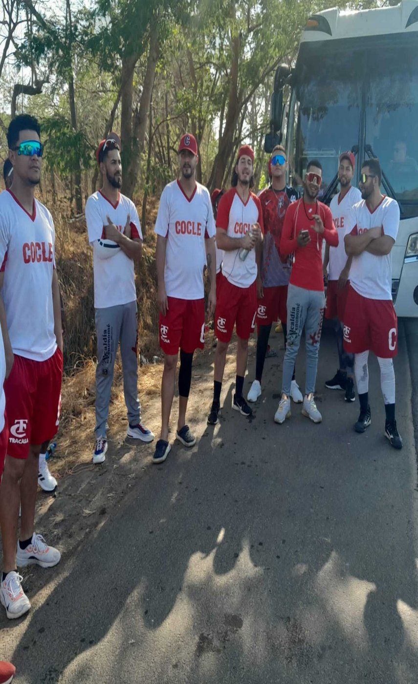 Béisbol Mayor 2023: Equipo de Coclé se retrasa por protesta de herreranos